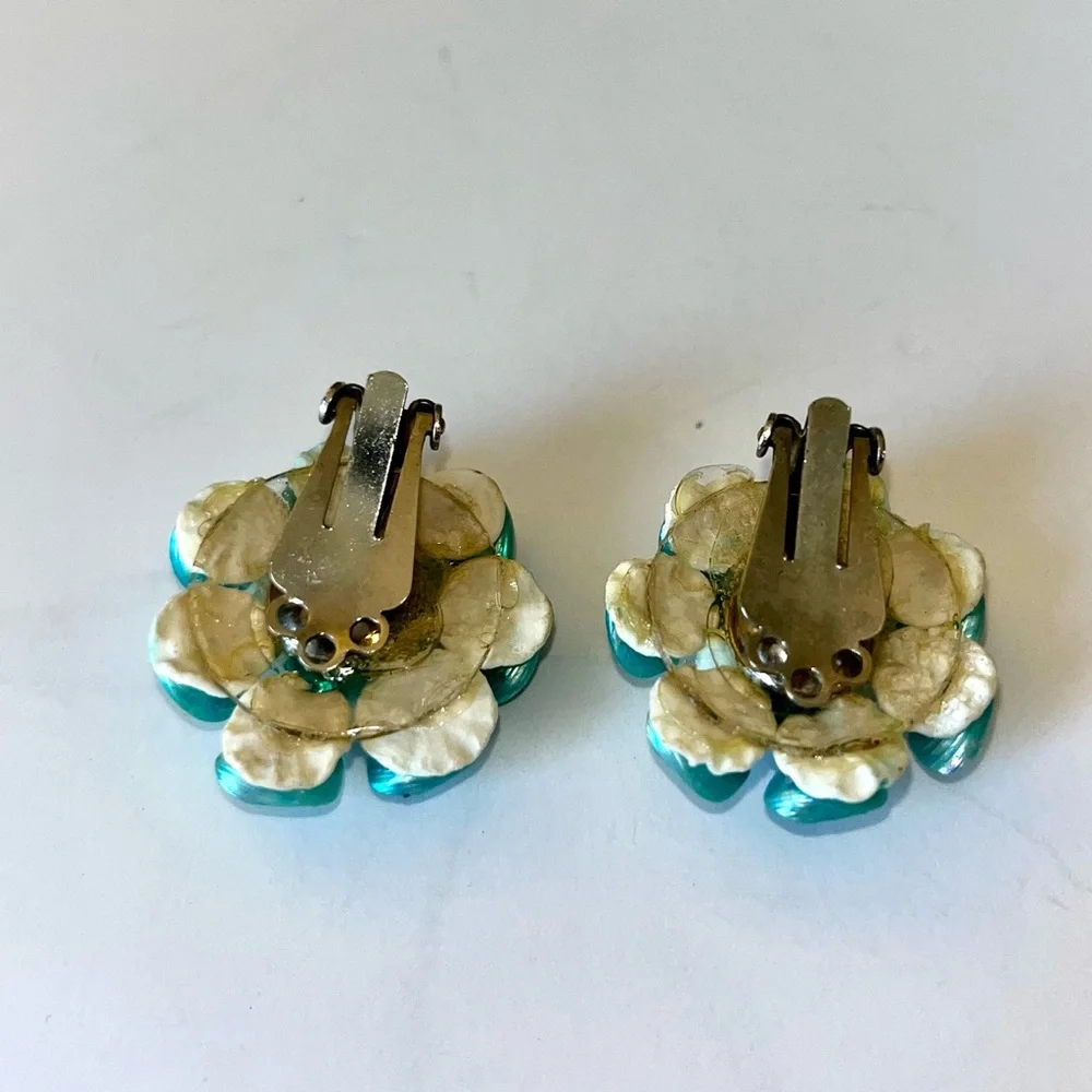 Vintage seashell earrings. Slightly iridescent blue shells. 1” across. - Picture 2 of 2